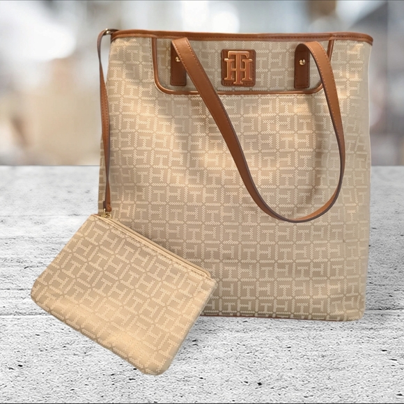 Tommy Hilfiger tote/purse/bag. - Picture 1 of 14